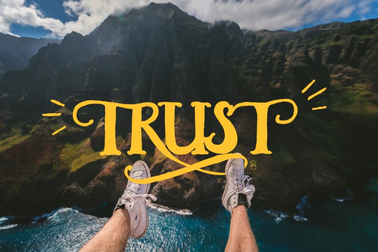 Foto von Unsplash mit dem Letterdesign Wort "TRUST", dass sich in das Bild harmonisch einfügt